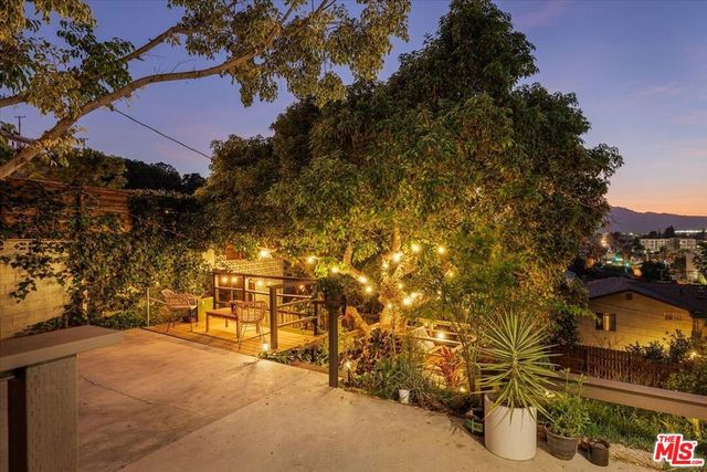 1325 Romulus Drive, Glendale, CA 91205