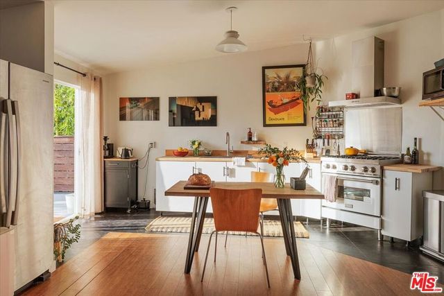 1325 Romulus Drive, Glendale, CA 91205