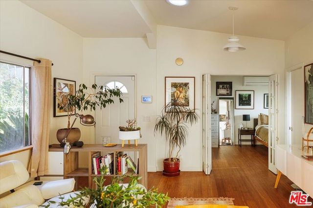 1325 Romulus Drive, Glendale, CA 91205