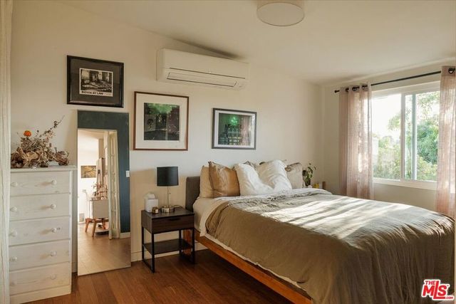 1325 Romulus Drive, Glendale, CA 91205