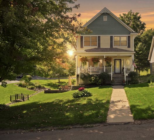 1402 4th Street N, Stillwater, MN 55082