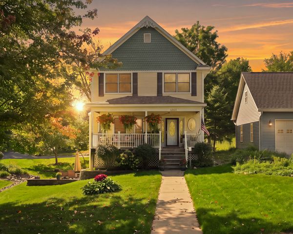 1402 4th Street N, Stillwater, MN 55082