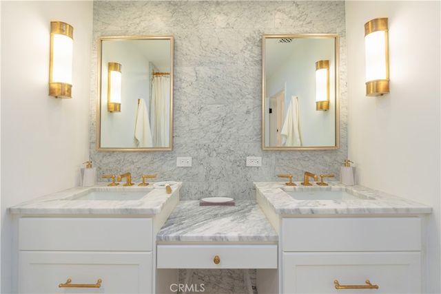 106 Via Cordova, Newport Beach, CA 92663