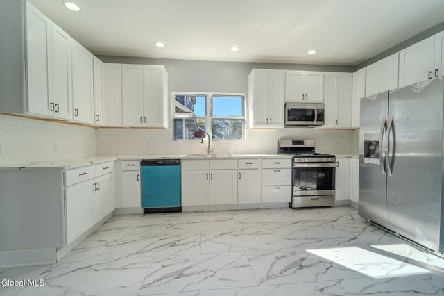 28 Everett Road, Colonie, NY 12205