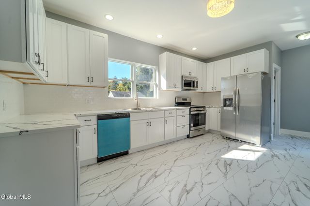 28 Everett Road, Colonie, NY 12205