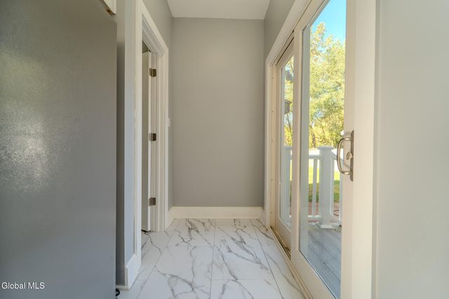 28 Everett Road, Colonie, NY 12205