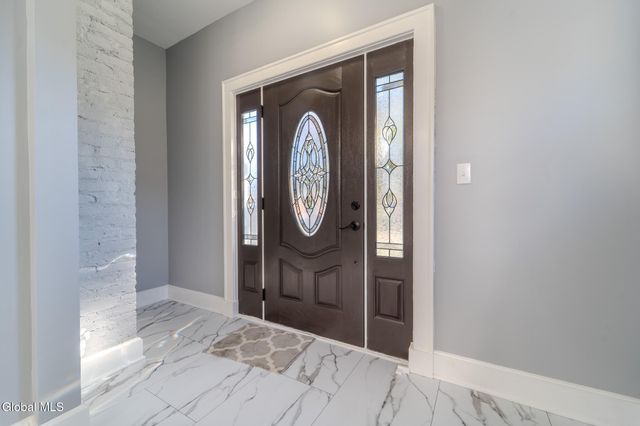 28 Everett Road, Colonie, NY 12205