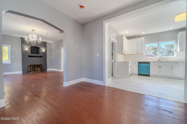 28 Everett Road, Colonie, NY 12205