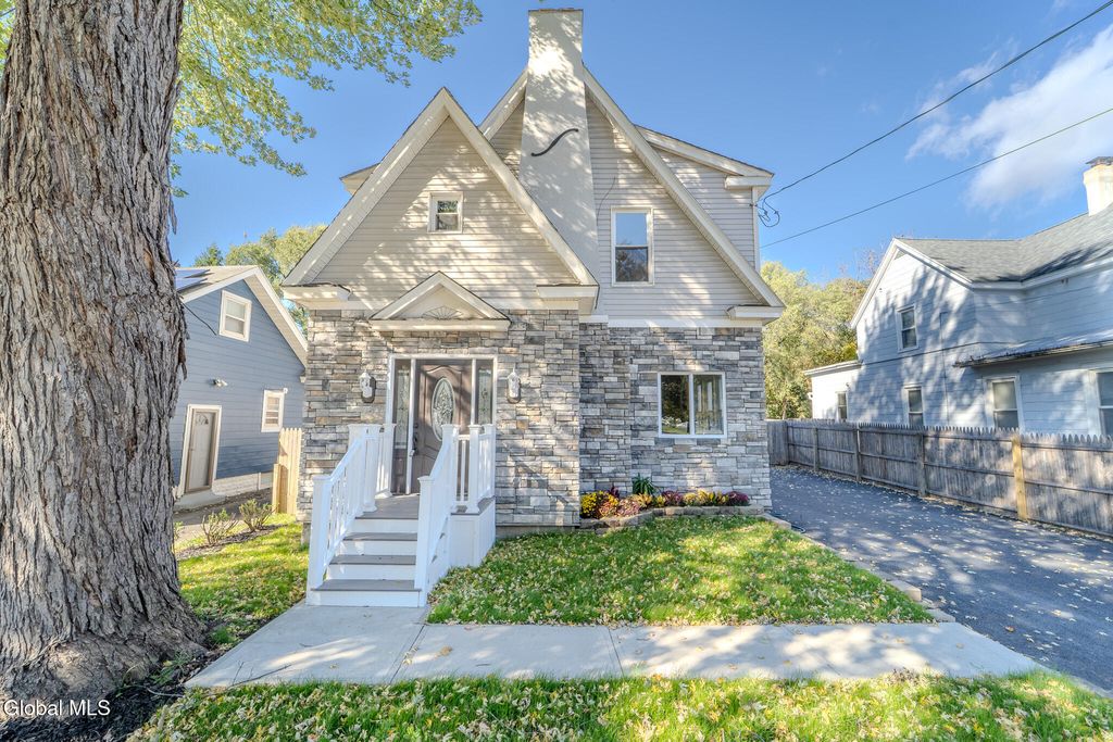 28 Everett Road, Colonie, NY 12205