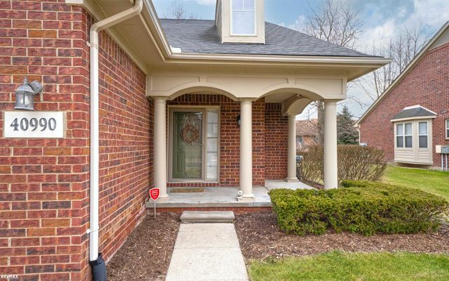 40990 Harvest Ln Lane, Clinton Twp, MI 48038