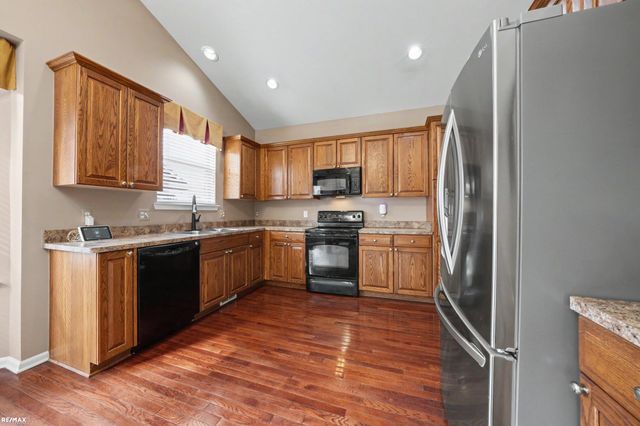 40990 Harvest Ln Lane, Clinton Twp, MI 48038