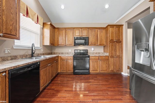 40990 Harvest Ln Lane, Clinton Twp, MI 48038