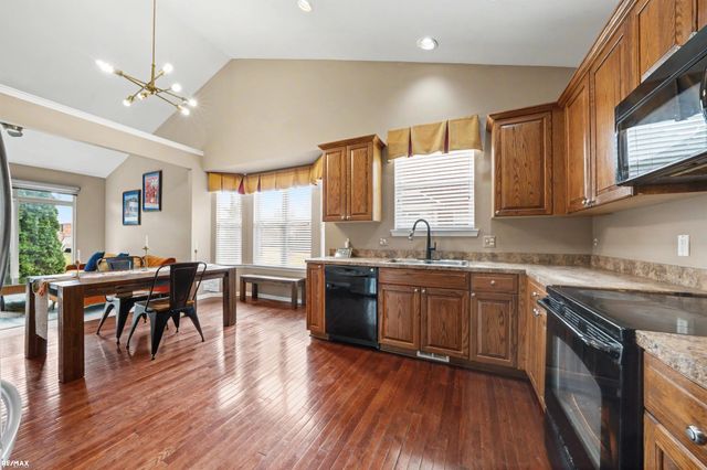 40990 Harvest Ln Lane, Clinton Twp, MI 48038