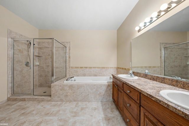 40990 Harvest Ln Lane, Clinton Twp, MI 48038