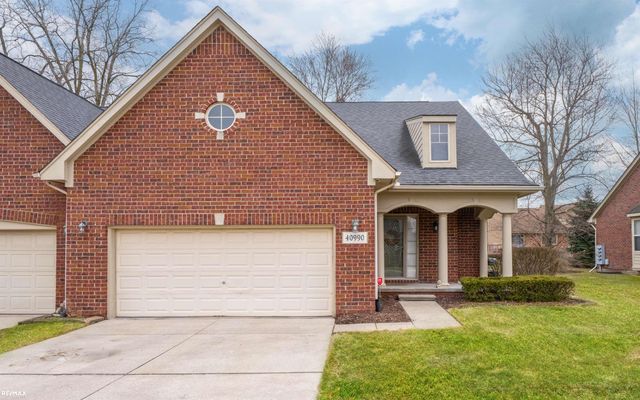 40990 Harvest Ln Lane, Clinton Twp, MI 48038