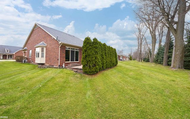 40990 Harvest Ln Lane, Clinton Twp, MI 48038
