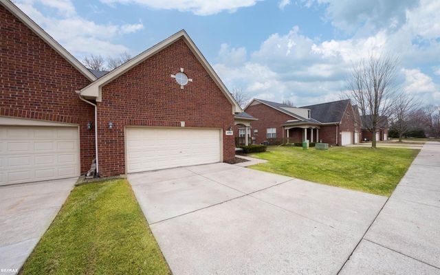 40990 Harvest Ln Lane, Clinton Twp, MI 48038