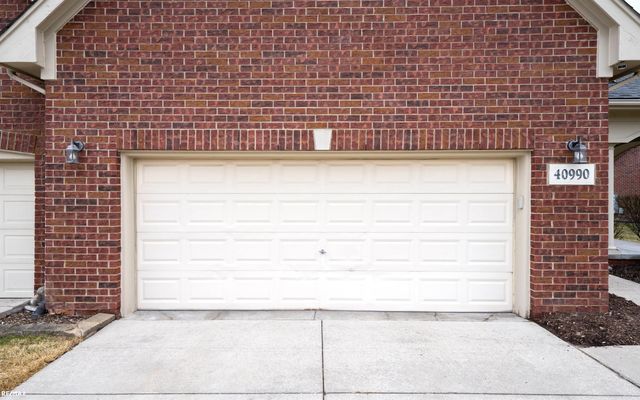 40990 Harvest Ln Lane, Clinton Twp, MI 48038