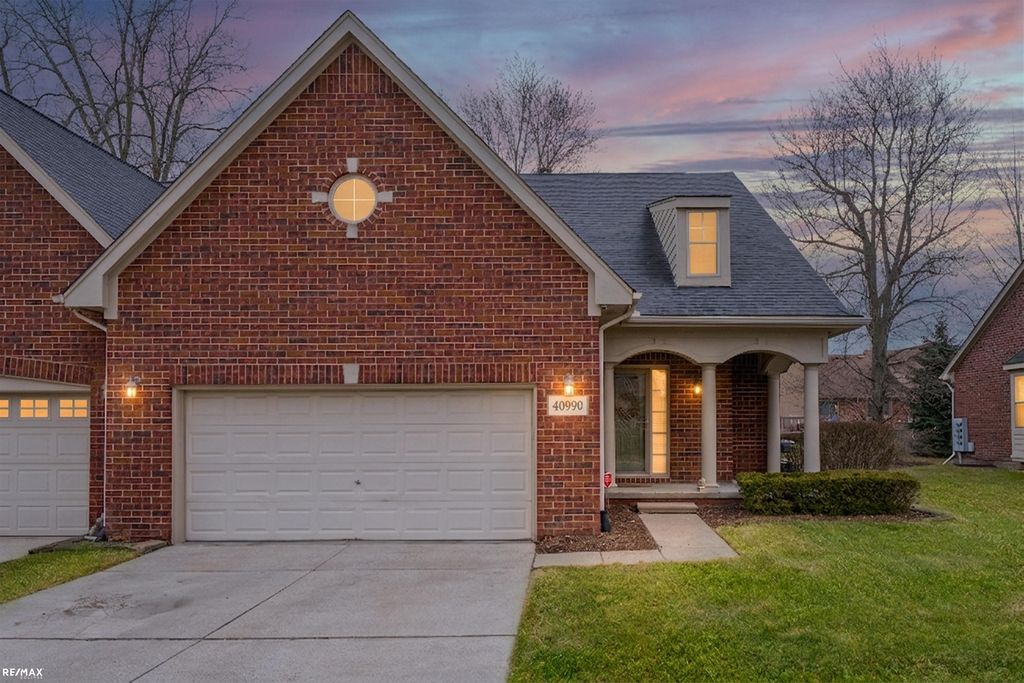 40990 Harvest Ln Lane, Clinton Twp, MI 48038