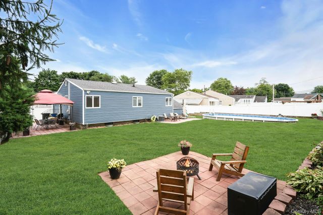 5 Stagg Lane, Commack, NY 11725