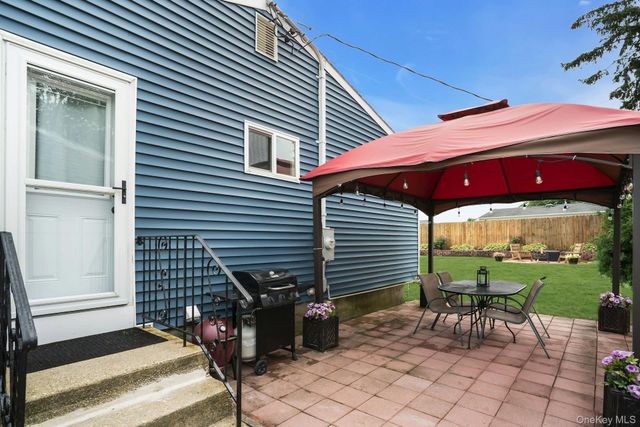 5 Stagg Lane, Commack, NY 11725