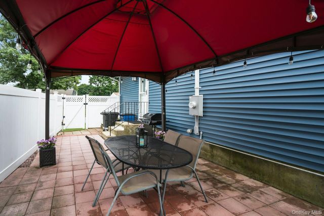 5 Stagg Lane, Commack, NY 11725