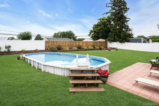 5 Stagg Lane, Commack, NY 11725