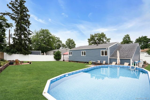 5 Stagg Lane, Commack, NY 11725