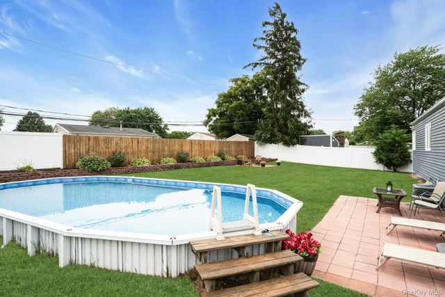 5 Stagg Lane, Commack, NY 11725