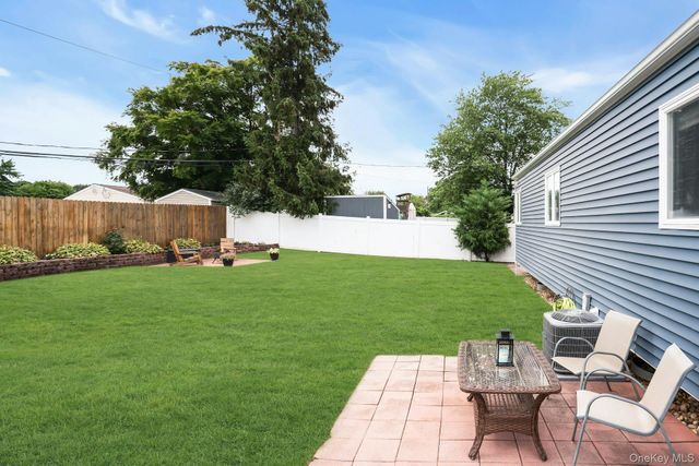 5 Stagg Lane, Commack, NY 11725