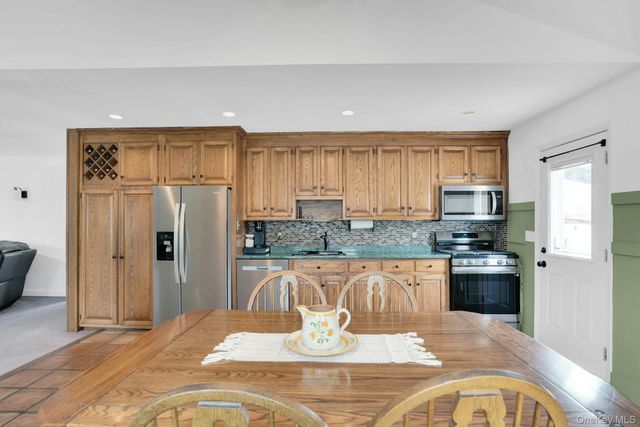 5 Stagg Lane, Commack, NY 11725
