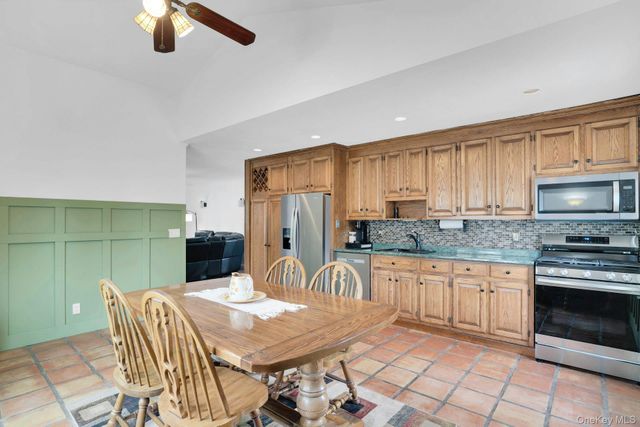 5 Stagg Lane, Commack, NY 11725