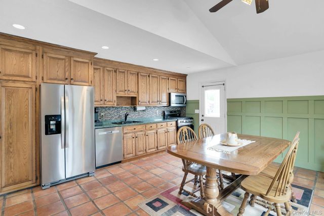 5 Stagg Lane, Commack, NY 11725