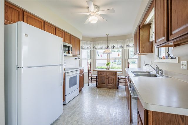 1496 Woodsview Way, Macedon, NY 14502