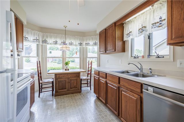 1496 Woodsview Way, Macedon, NY 14502