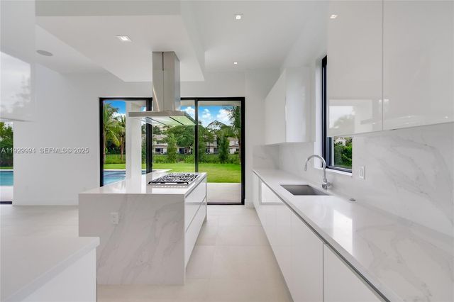 16492 S Botaniko Dr S, Weston, FL 33326