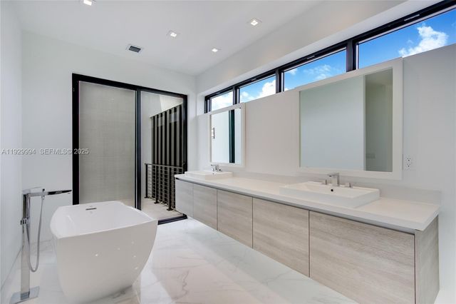 16492 S Botaniko Dr S, Weston, FL 33326