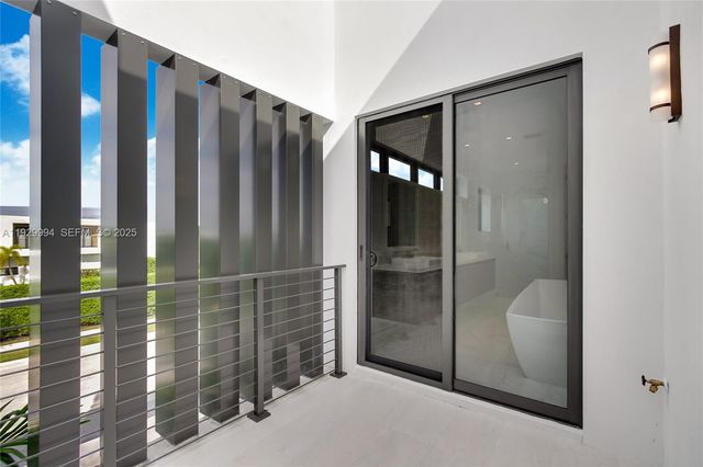 16492 S Botaniko Dr S, Weston, FL 33326