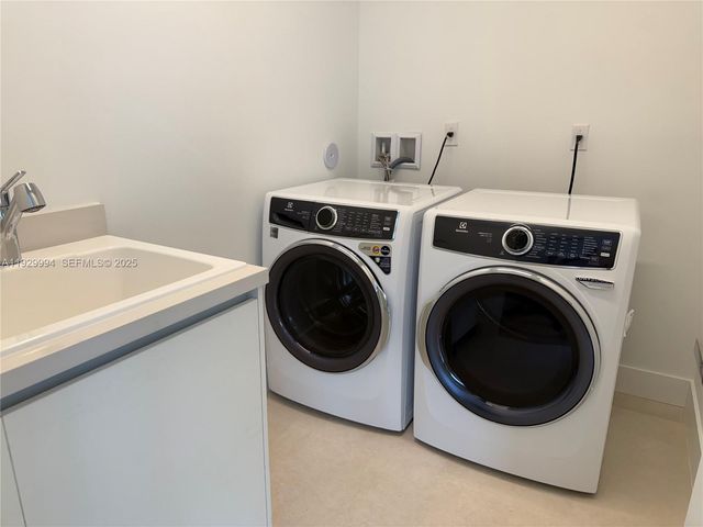 16492 S Botaniko Dr S, Weston, FL 33326