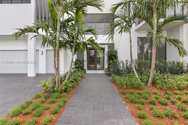 16492 S Botaniko Dr S, Weston, FL 33326