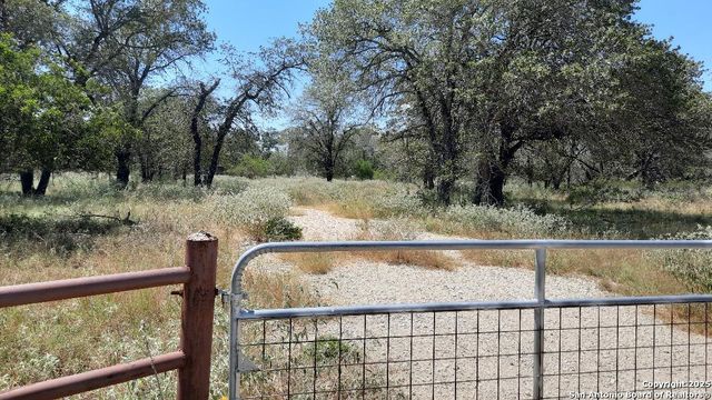 327 County Road 6875, Natalia, TX 78059