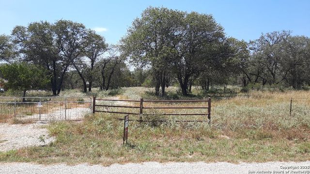 327 County Road 6875, Natalia, TX 78059