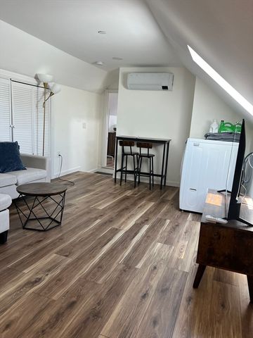 23 W 5th Street 3, Lowell, MA 01850