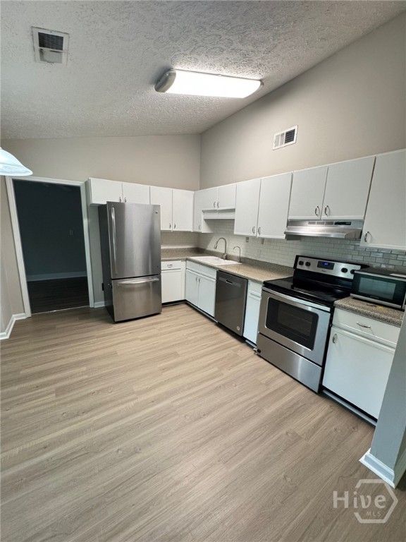 Image 5 of property listing at 426 Piercefield Drive, Richmond Hill, GA 31324