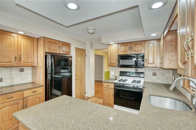 160 Courtly Circle, Greece, NY 14615