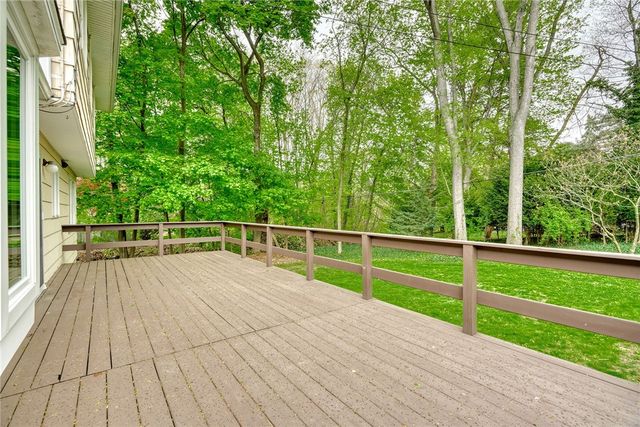 160 Courtly Circle, Greece, NY 14615