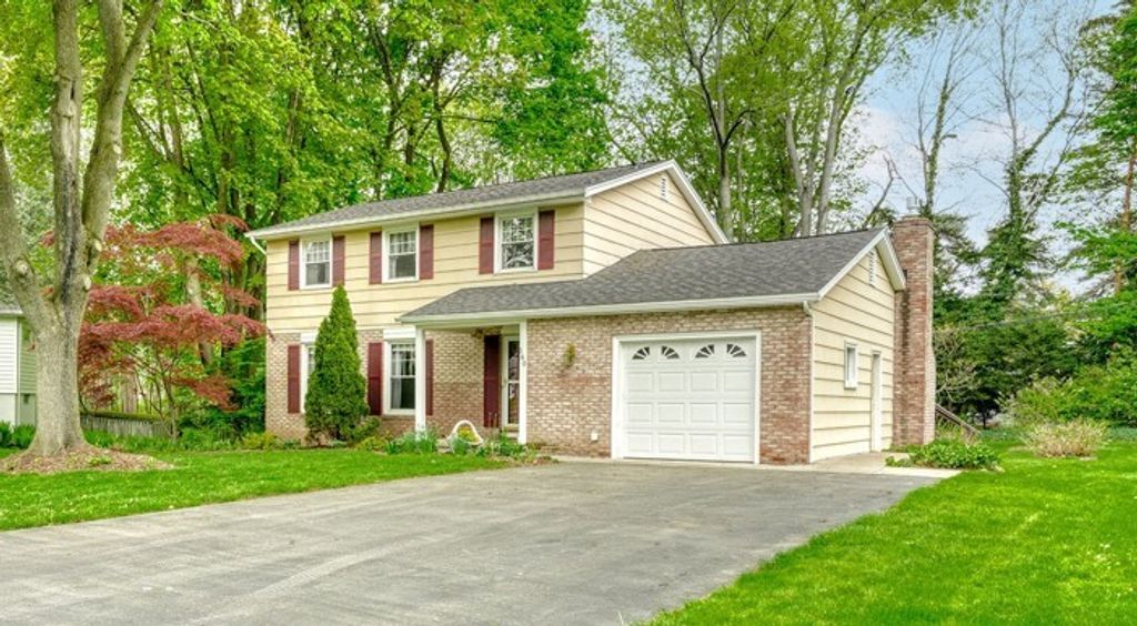 160 Courtly Circle, Greece, NY 14615