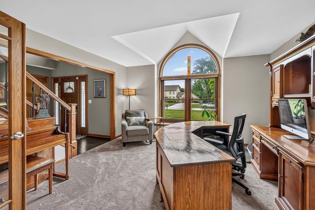 W144N4871 Stone DRIVE, Menomonee Falls, WI 53051