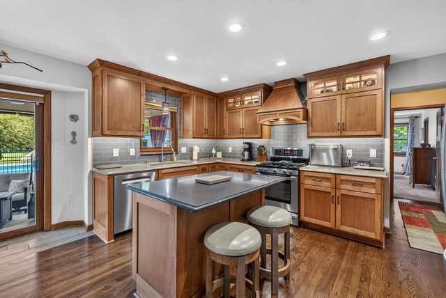 W144N4871 Stone DRIVE, Menomonee Falls, WI 53051