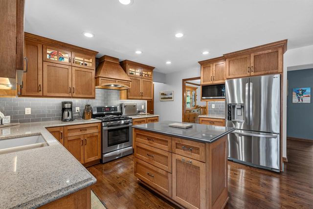 W144N4871 Stone DRIVE, Menomonee Falls, WI 53051